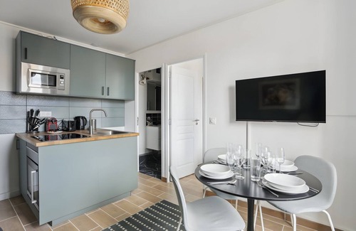 Montreuil Apartment | TBS 164 - Cosy and modern cocoon
