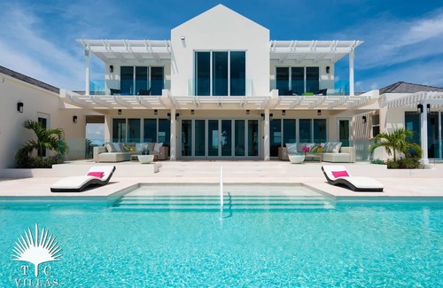 Long Bay Hills House | TC Villas -Villa Isla -Luxurious villa on stunning Long Bay Beach
