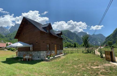 Theth House | Te Sofra