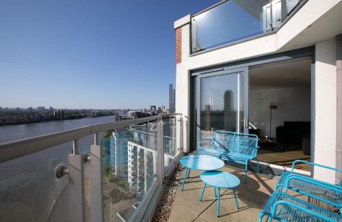 Island Gardens Apartment | Thames View Flat Panoramic City Views 2BR & 2 Bath