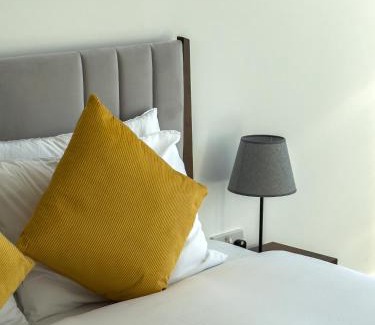 Island Gardens Apartment | Thames View Flat Panoramic City Views 2BR & 2 Bath