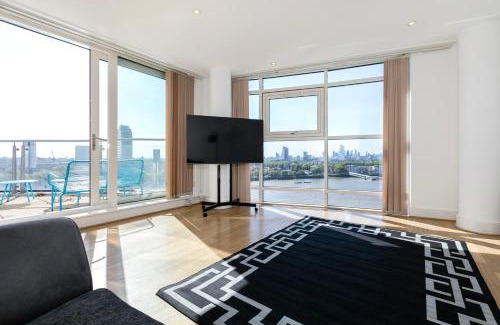 Island Gardens Apartment | Thames View Flat Panoramic City Views 2BR & 2 Bath