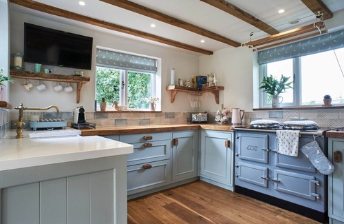 Georgeham Cottage | Thatched Coastal Cottage~Family Friendly~Sleeps 8~Large Peaceful Garden