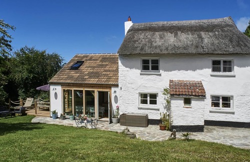 Georgeham Cottage | Thatched Coastal Cottage~Family Friendly~Sleeps 8~Large Peaceful Garden