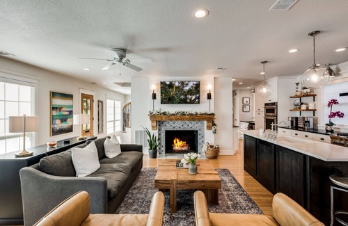 Kessler House | The Allison House: Historic Dallas Home w/Pool and Hot Tub in Quiet Neighborhood