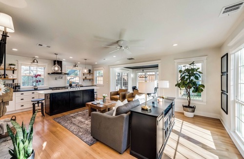 Kessler House | The Allison House: Historic Dallas Home w/Pool and Hot Tub in Quiet Neighborhood