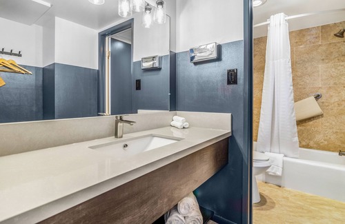 Dunsmuir Hotel | The Angler Lodge
