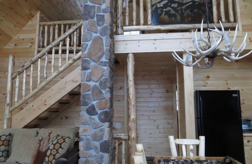 Sunday River Area House | The Artist's Cabin at Powder Ridge Overlooking Sunday RivernSKI PARKING PASS