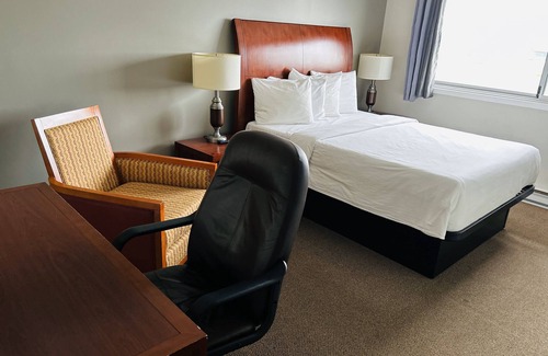 Timiskaming District Hotel | The Auberge Inn