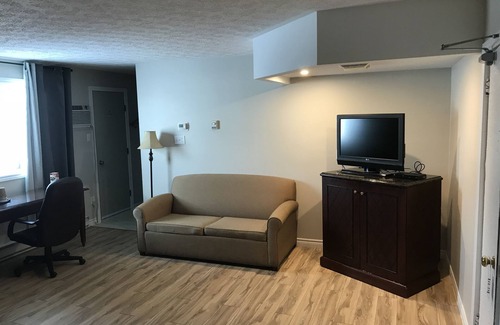 Timiskaming District Hotel | The Auberge Inn