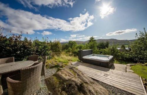 Loch Tay House | The Barn on Loch Tay - Hot Tub