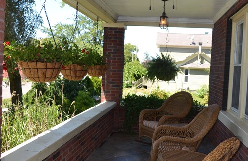 New Buffalo House | The Barton Street Bungalow in New Buffalo, MI. Great location, walk everywhere