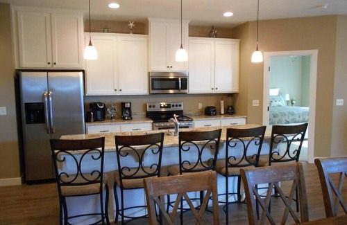 Arnolds Park House | The Bayside V - Awesome 5 BR Bridges Bay Cabin backing to Community Pool!