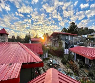 Mukteshwar Hotel | The Birdcage, Mukteshwar