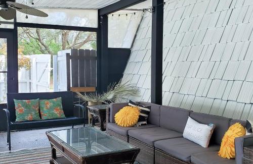 Navarre House | The Black Pearl