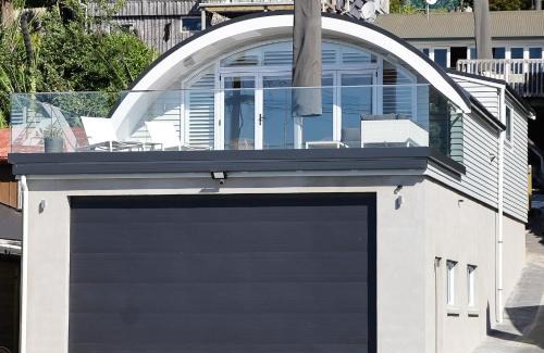 Raglan Apartment | The Boatshed, Luxury Waterfront Accommodation