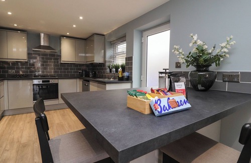 Adlington Cottage | The Bungalow at 46 Church St