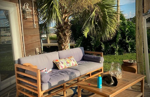 Pretty Bayou House | The Bungalow - Quiet and Relaxing Oasis