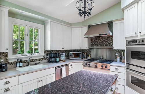 Old Irving Park Apartment | The Cabin - Fire Pit, Pool Table, Spacious