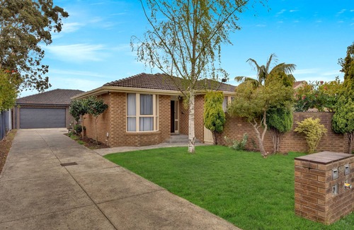 Glen Waverley House | The Calm Oasis in center of Glen Waverley with everything you need.