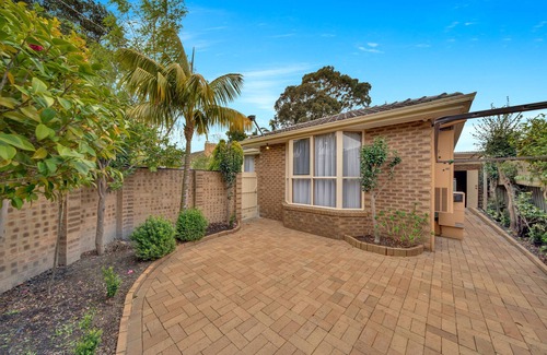 Glen Waverley House | The Calm Oasis in center of Glen Waverley with everything you need.