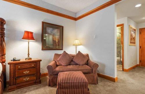 Beaver Creek Hotel | The Charter at Beaver Creek F215