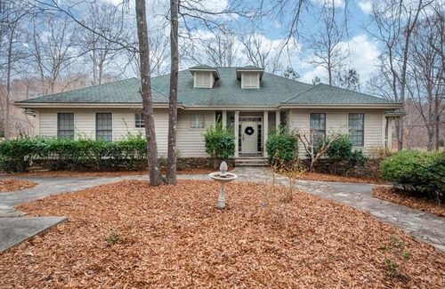 Chapel Hill Apartment | The Clubhouse Hideaway - The Greenview Den