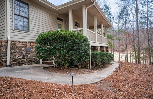 Chapel Hill Apartment | The Clubhouse Hideaway - The Greenview Den