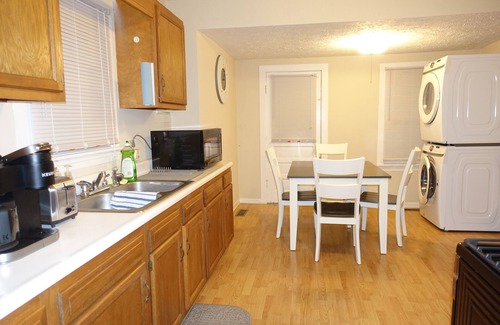 Morehead House | The College Cottage - Entire Home