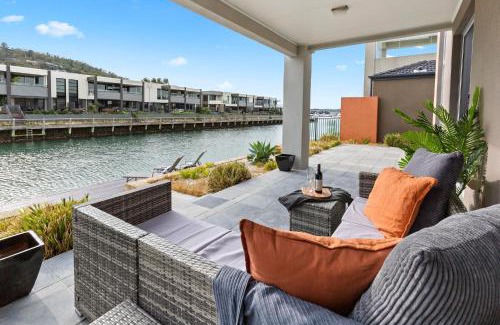 Safety Beach House | The Cove - Luxury Waterfront Accommodation