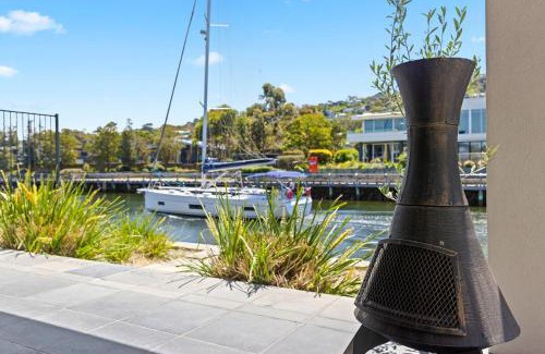 Safety Beach House | The Cove - Luxury Waterfront Accommodation