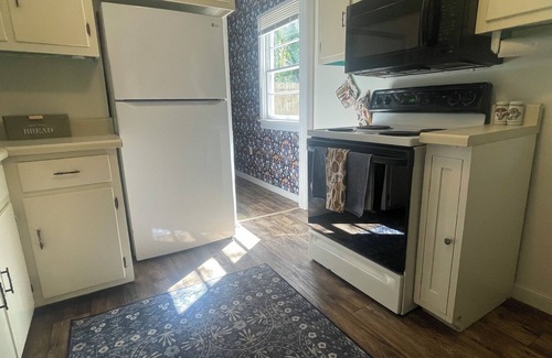 Beaverdam Cottage | The Cozy Cottage with hot tub