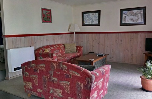 Strahan Apartment | The Crays Accommodation