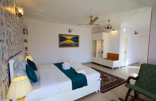 Kaul Hotel | The Crosswoods Three
