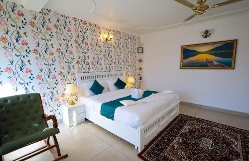 Kaul Hotel | The Crosswoods Three
