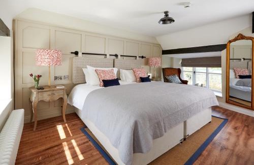 Enstone Hotel | The Crown Inn, Church Enstone