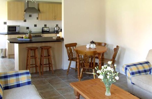 Stratford-upon-Avon Cottage | THE DAIRY, family friendly, with a garden in Clifford Chambers