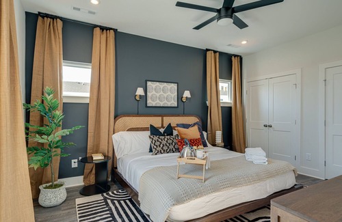 Nashville House | The Disco Den - Private Rooftop - Mins to Broadway