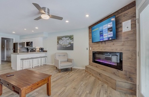 Lake Delton Condo | The Docksider - Couples & Young Families - Lakefront!