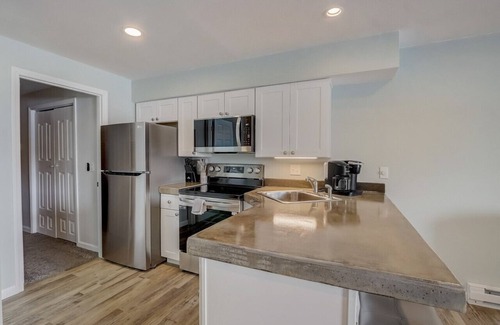 Lake Delton Condo | The Docksider - Couples & Young Families - Lakefront!