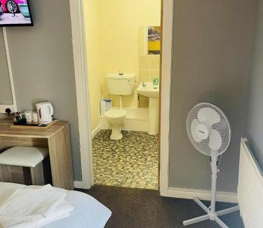 Carmarthen Hotel | The Drovers Arms Hotel
