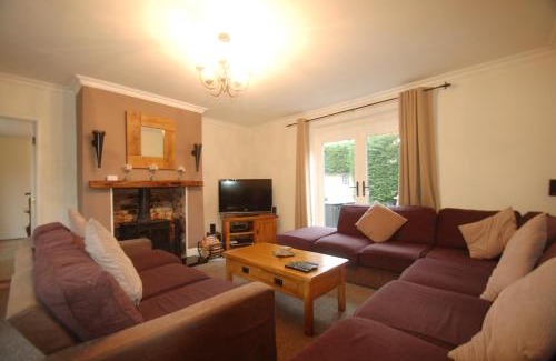 Kneesall Cabin | The East Wing at Rufford Park Lodge, Hot Tub Retreat