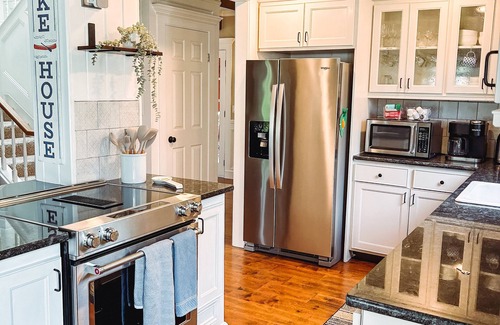 Bonney Lake House | The Edgewater Escape - 2-story full Lake House, on the water, with deck & AC!