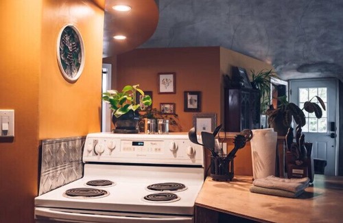 Eugene House | The Eugene Dome: Wine Country, Nature, Hobbit Home