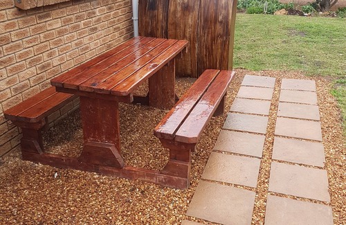 Helderberg Rural Cottage | The Exclusive Monkey Rock Dolphin And Whale Outlook