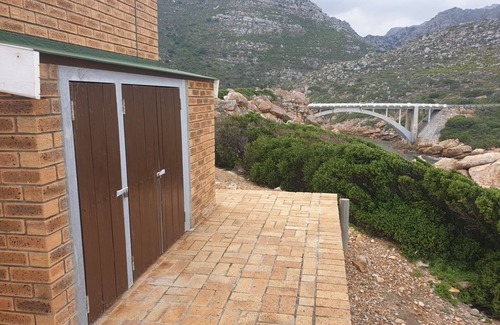 Helderberg Rural Cottage | The Exclusive Monkey Rock Dolphin And Whale Outlook