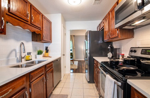 Crestline Heights House | The Fern & Fable - King Bed/TownHome with Deck