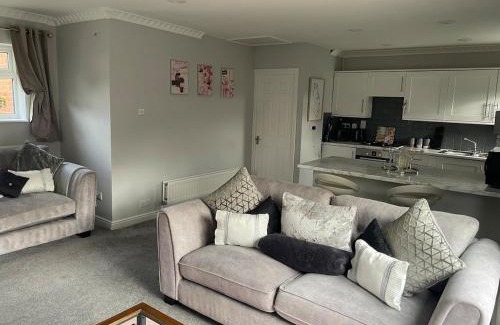 Reading Apartment | The Ford, Country retreat