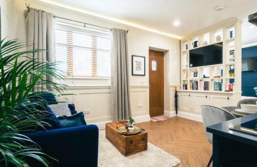 Ashby-de-la-Zouch Apartment | The Former New Inn, air conditioning