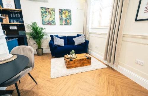 Ashby-de-la-Zouch Apartment | The Former New Inn, air conditioning